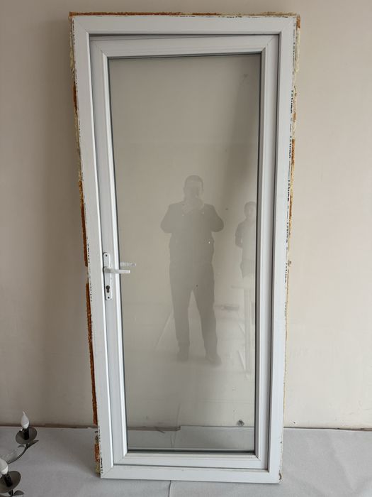 Пластиковый дверь