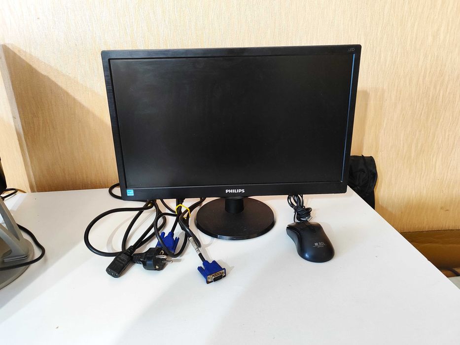Монитор "PHILIPS" LED 19 дюймов