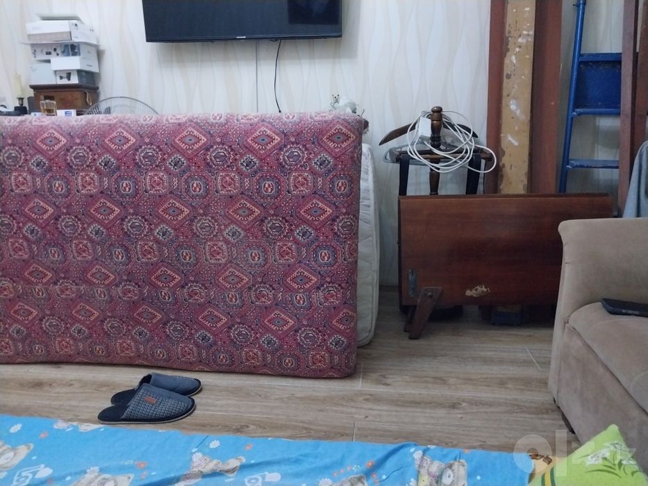 Отдам бесплатно уголок, кровать и ортопедический матрас.