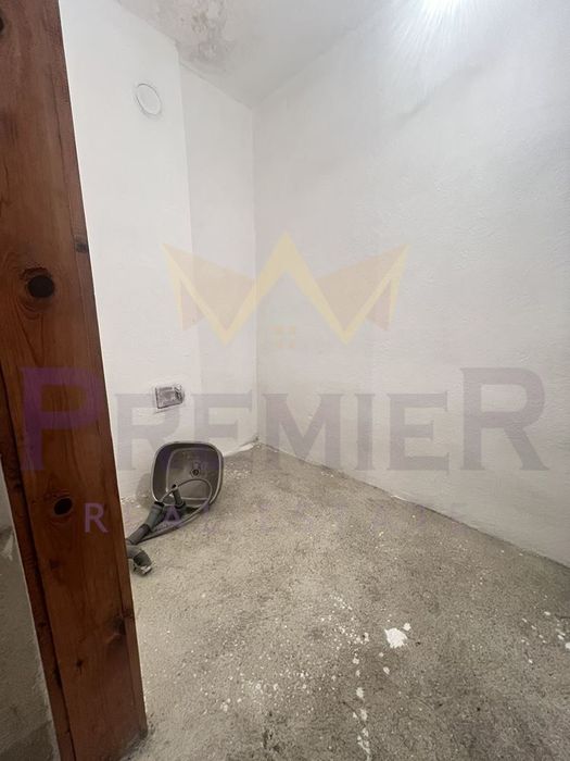 Продава се Къща в с. Партизани, Област Варна - 240 кв.м за 250 €/кв.м - Снимка #5