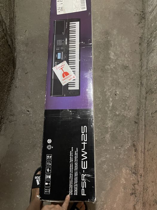Синтезатор Yamaha PSR-EW425