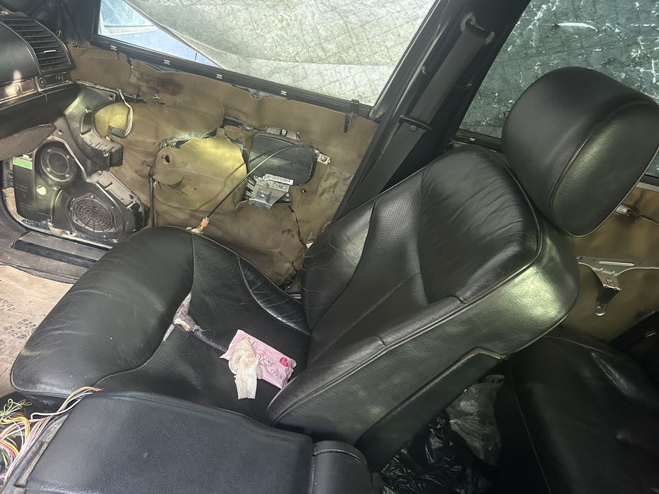 Передние сидиенья