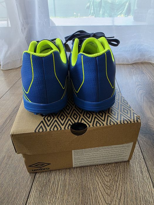 Adidasi Umbro sintetic 39