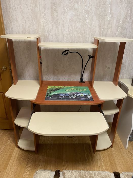 Срочно продается рабочий столик для школьников