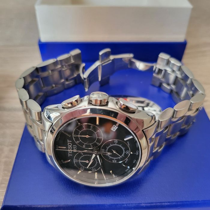 Часовник Tissot Couturier