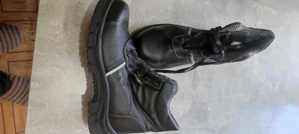 Продам берцы новые