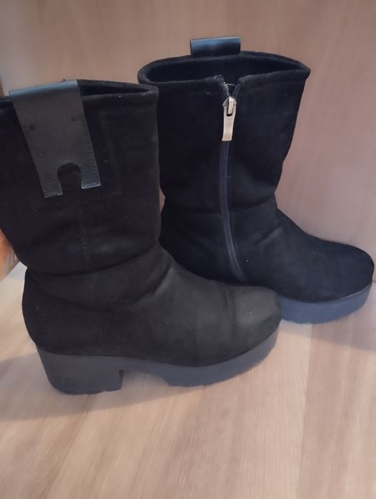 Продаю зимние сапоги