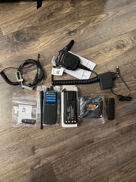 Vand  Motorola DP4401 Ex , pachet complet. Statie si accesorii noi