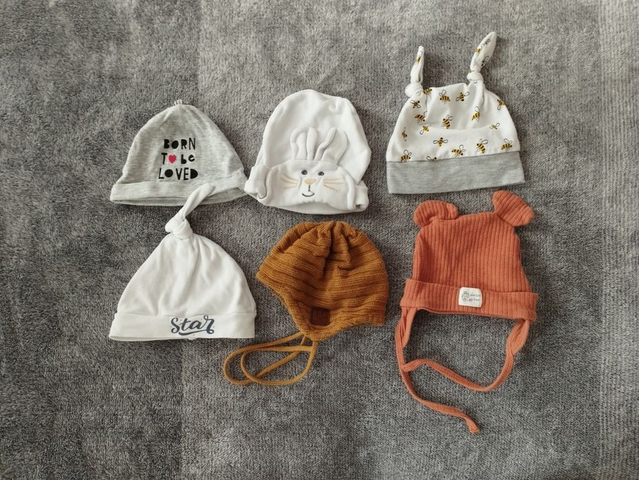 Бебешки шапки и чорапи