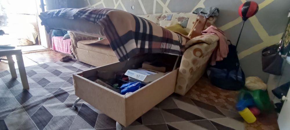 Диван угловой отдам бесплатно