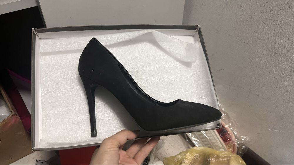 Срочно продаю новый туфли