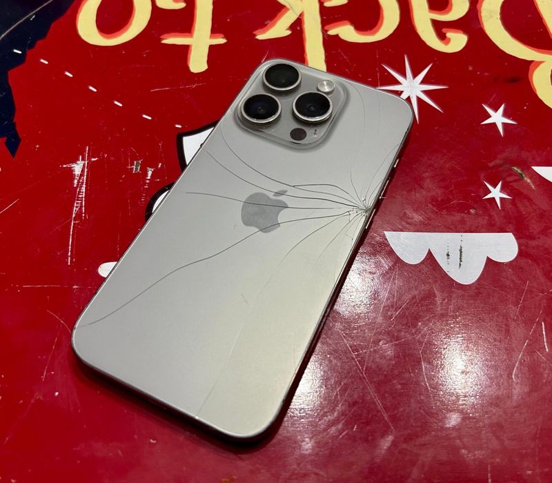 Apple iphone 15 Pro 87% baterie