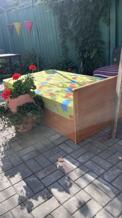 Продам кровать полуторку