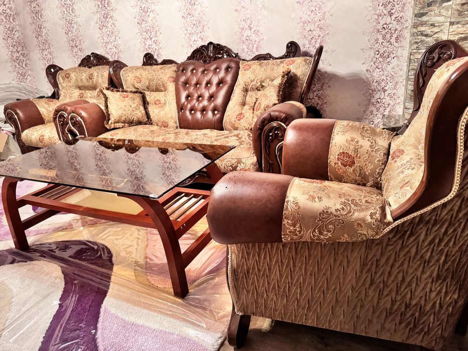 Комплект мягкой мебели с журнальным столиком для зала, гостиной