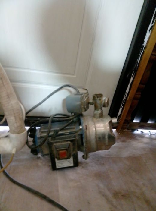 Насос  водяной б/у