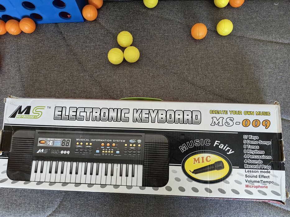 Lego, pianină,, coș mingi toate 50 lei
