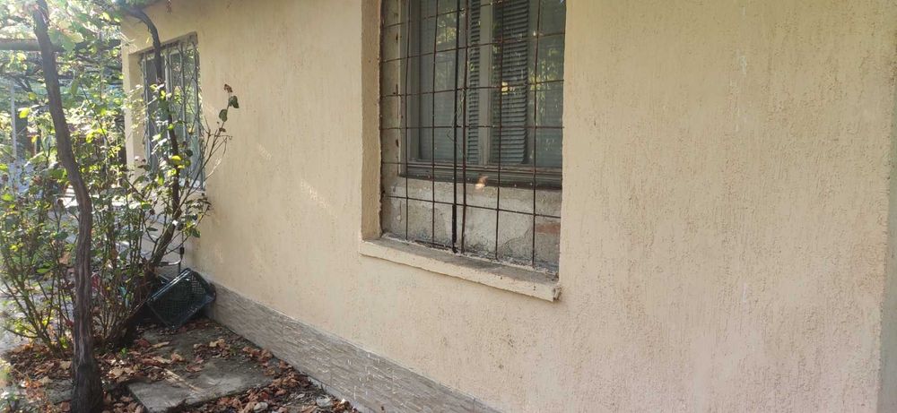 Къща с двор, лозе, басейн, беседка, кладенец с. Козаревец (Ст Загора)