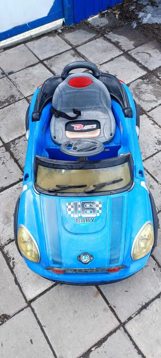 Детский электромобиль.