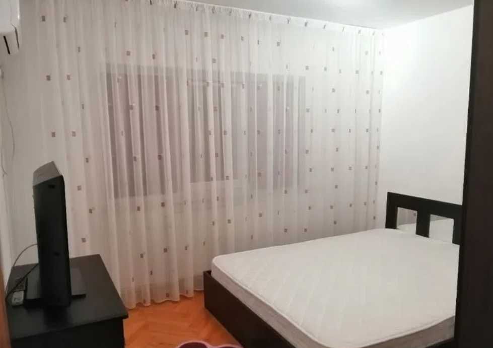 Дава се под наем Тристаен апартамент в Пловдив, Център - 82 кв.м за 397.8 € - Снимка #1