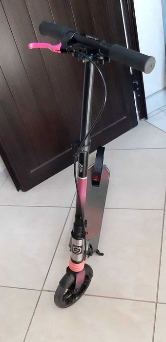 Здрава тротинетка MID 9 – розова, перфектна и отлична за подрастващи