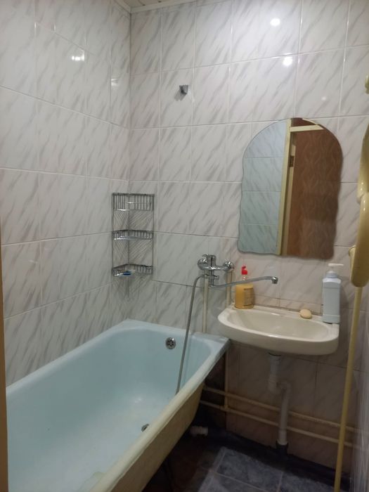 Продам 2х р-н Достык Молл 2/5