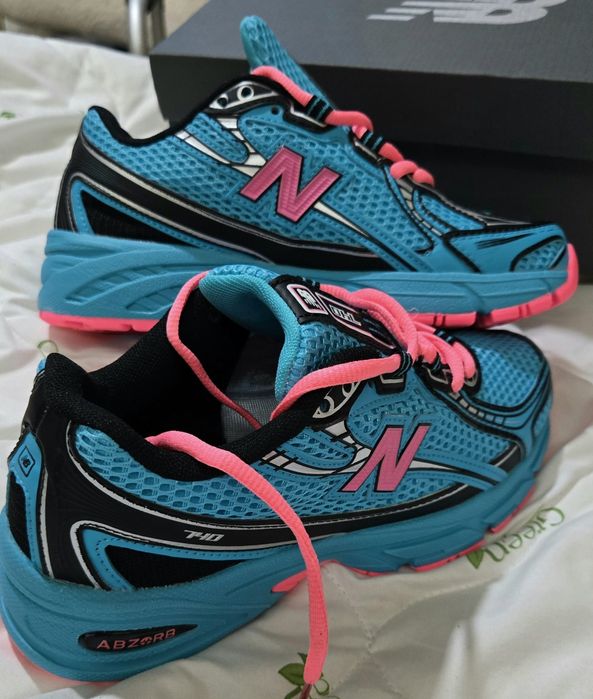 New Balance жестоки цветове нови с оригиналната си кутия 38.5 номер