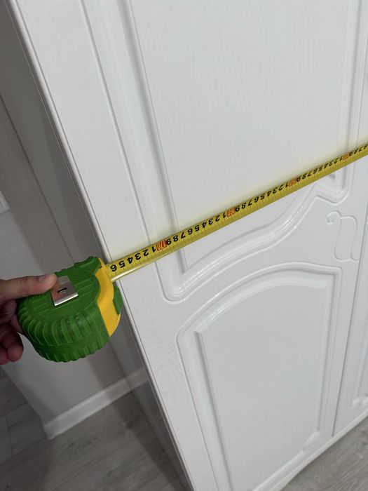 Шкаф с комодом и зеркалом