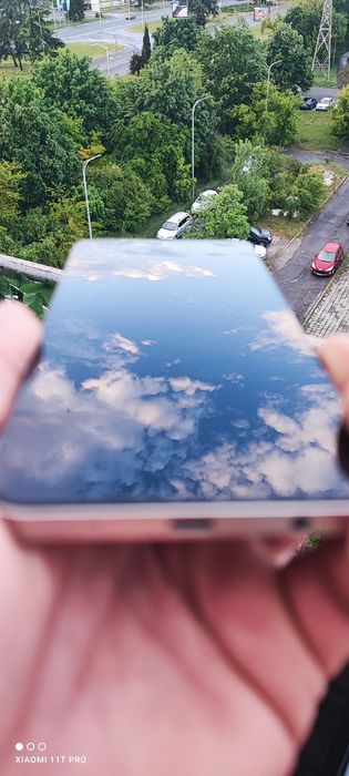 Продавам Xiaomi Redmi 5