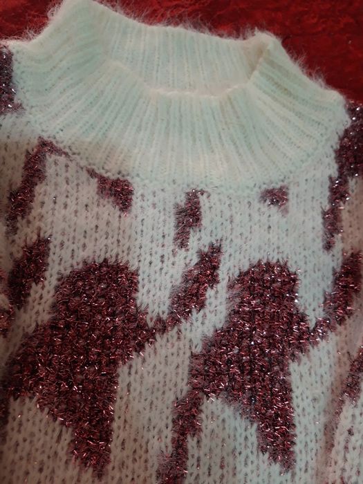 Новый нарядный свитер