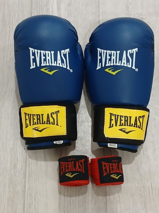 Перчатки и бинт, щитки