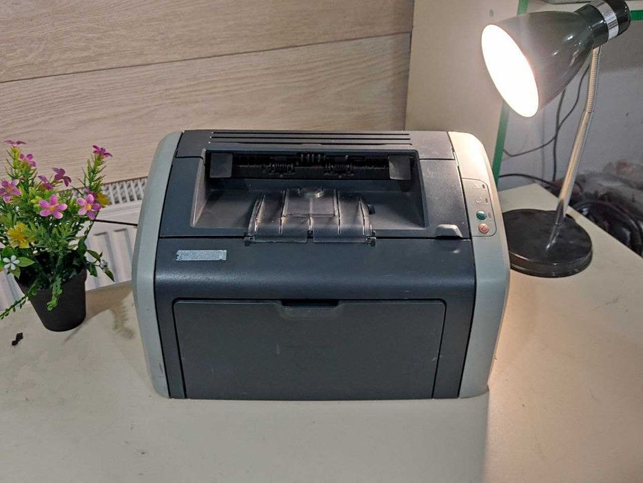 Принтер HP LazerJet 1010 лазерный ксерокс