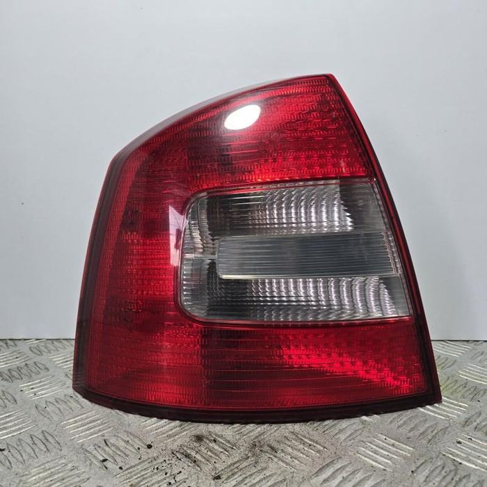 Stop aripa stanga Skoda Octavia 2 facelift