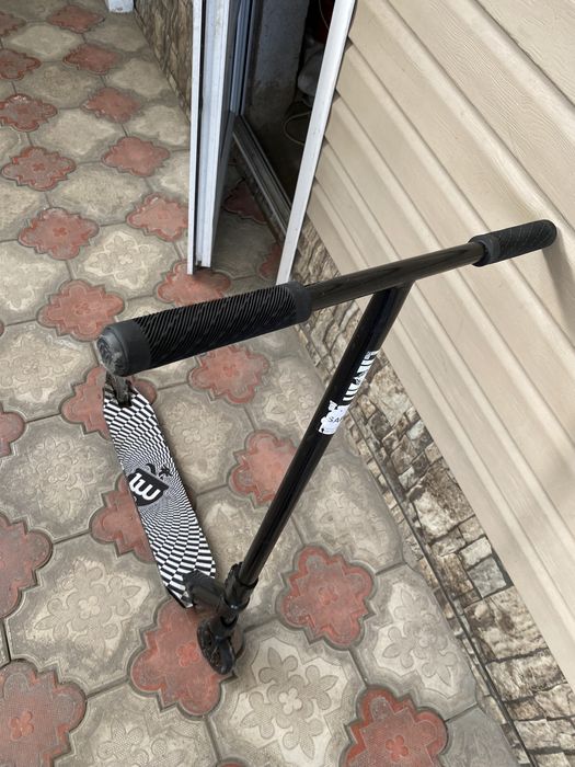 Трюковый самокат Limit