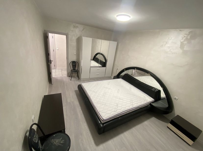 Дава се под наем Двустаен апартамент в Варна, Колхозен пазар - 80 кв.м за 586.5 € - Снимка #4