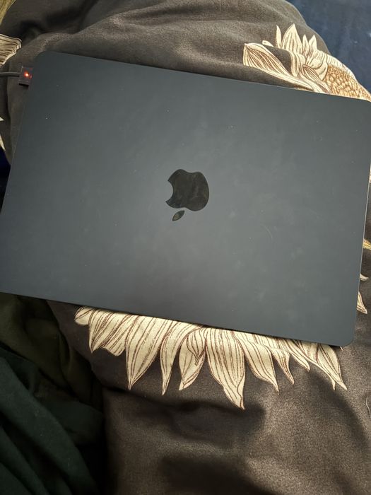 MacBook Air 13 M2 , schimb si cu Imac