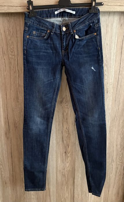 Подарявам дамски дънки размер XS