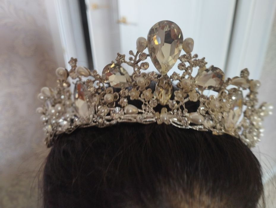 Продам платье из тафты 5-8 лет