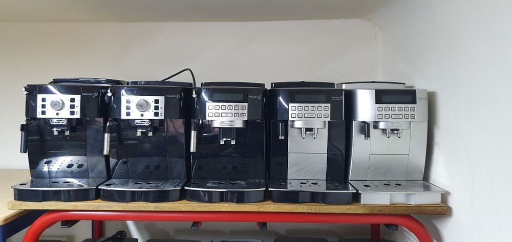 Vând Expresoare cafea automate Delonghi Magnifica S En-gros