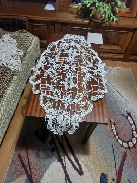 2 fețe de masă croșetate manual – masă de cafea, macrame, stare impeca