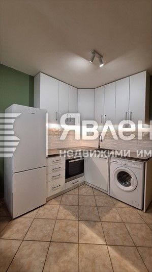 Дава се под наем Тристаен апартамент в Варна, Лятно кино Тракия - 75 кв.м за 716 € - Снимка #2