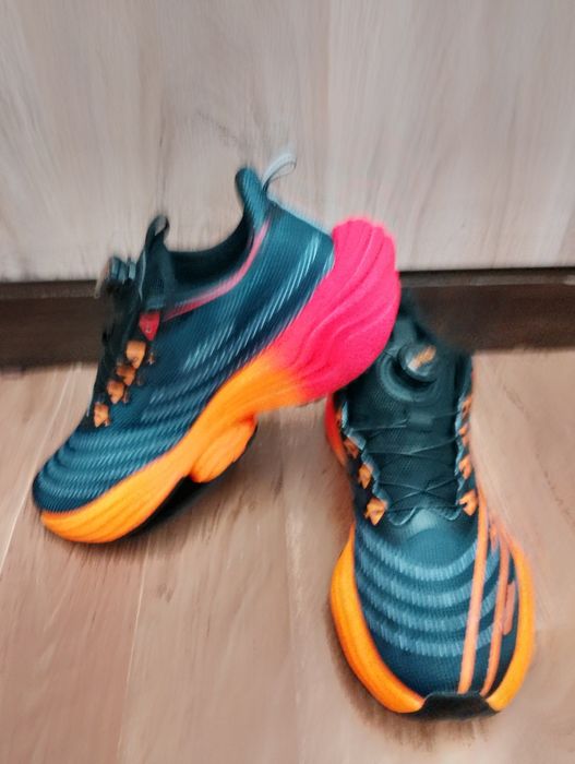 Продам кроссовки для бега