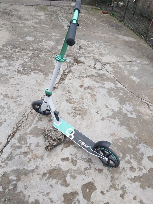 Vând trotineta gygnus