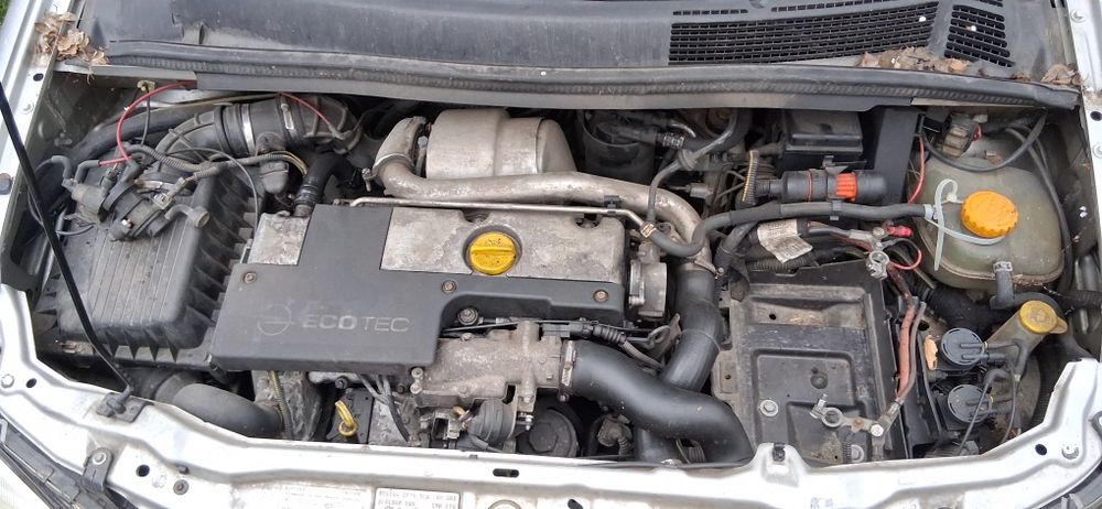 Опел зафира на части