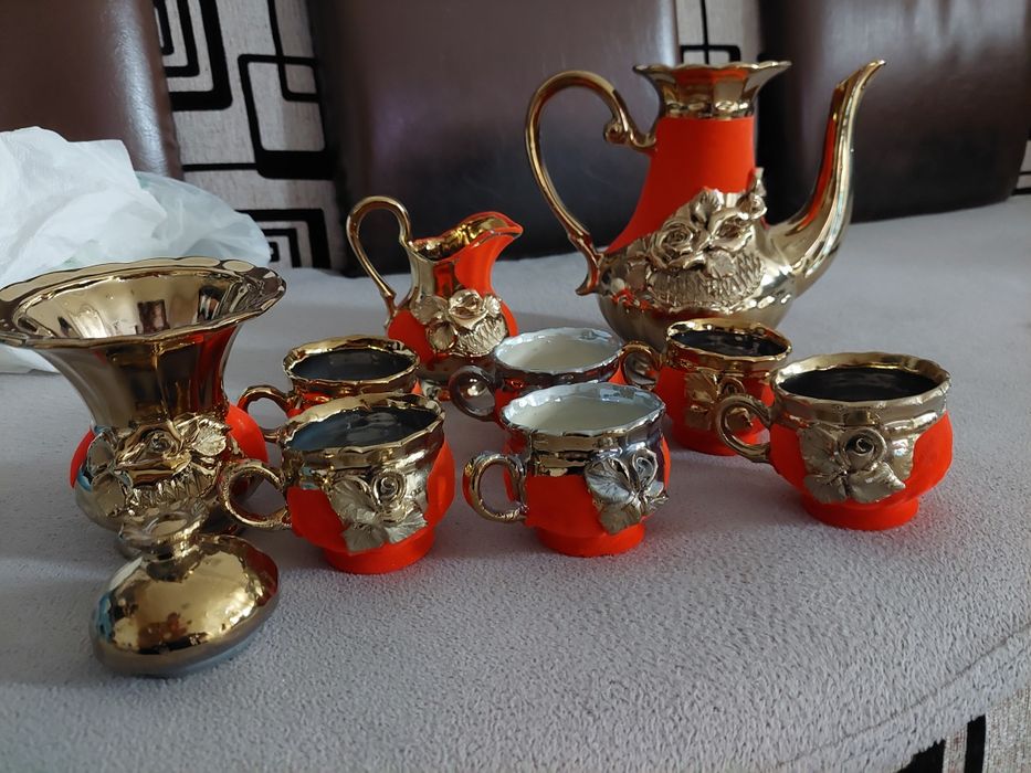 Set ceramica,setsticla plus pahare si 2 ceainice 2 zaharnite si o supiera