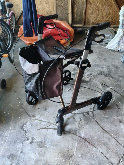 Cadru, Carucior , Toaleta pentru persoane cu dizabilitati si persoane in varsta.