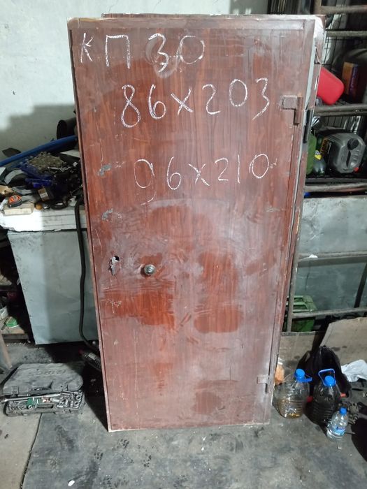 Продаю двери входные