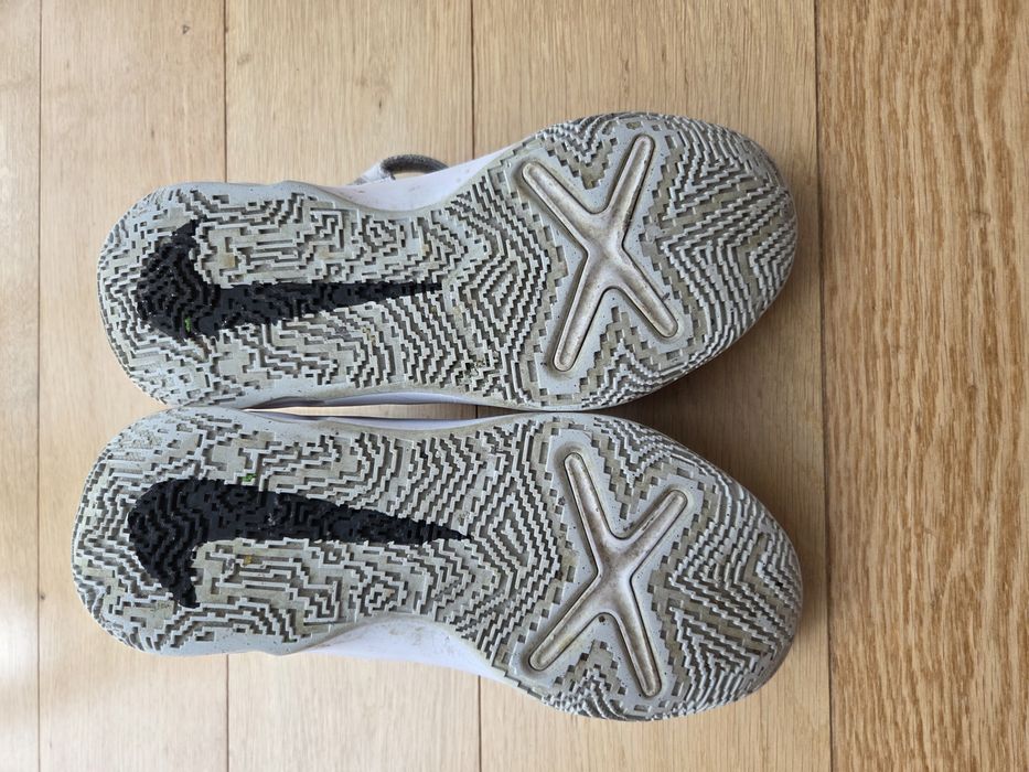 Adidasi Nike marimea 35