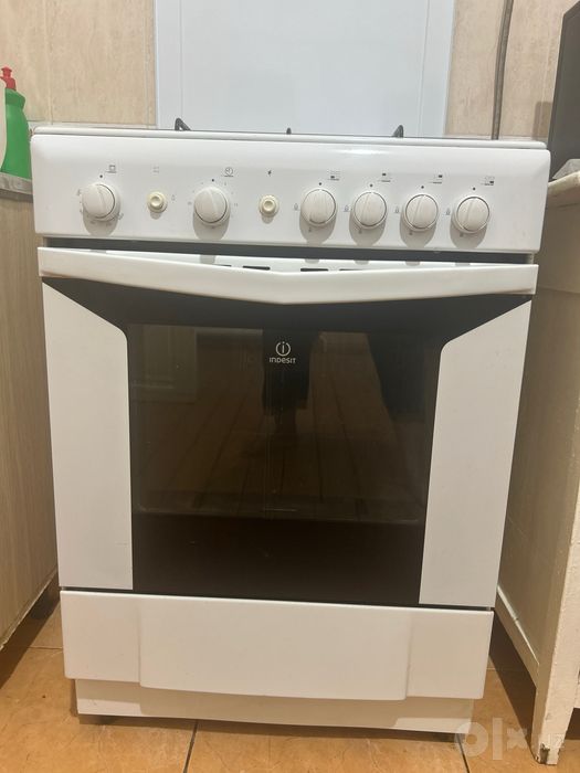 Продается газ.плита Indesit