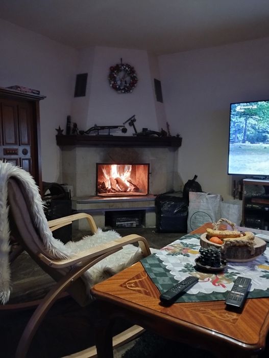 Дава се под наем Къща в Аксаково - 405 кв.м за 943.5 € - Снимка #4