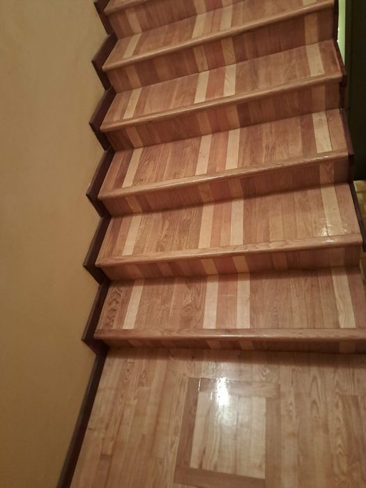 Стъпала и стълби от дърво и ламинат.